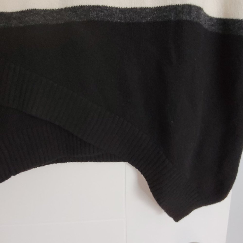 Ladies sweater - Picture 2 of 2